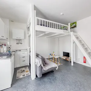 Joli Petit Studio A 200 M Du Tramway, Proche Paris, D'orly, Rungis, Belle Epine Et Choisy Le Roi Appartement Thiais